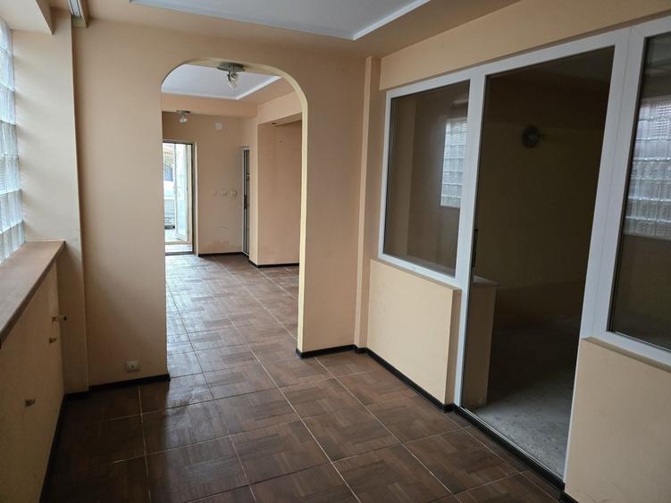 Casă cu 4 camere în Brătianu
