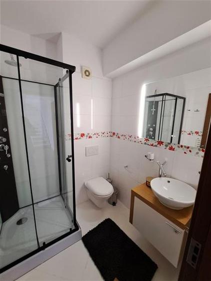 Apartament cu 5 camere decomandat, mobilat în Bună Ziua