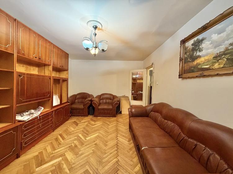 Apartament cu 4 camere decomandat, mobilat în Dâmbovița
