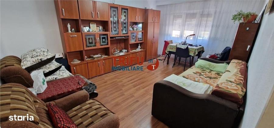 Apartament cu 3 camere decomandat în Cetate