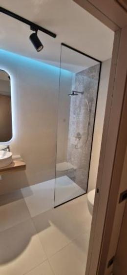 Apartament cu 3 camere semidecomandat, mobilat în Voluntari
