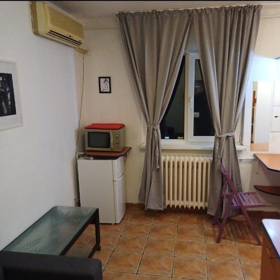 Garsonieră decomandată, mobilată în Decebal