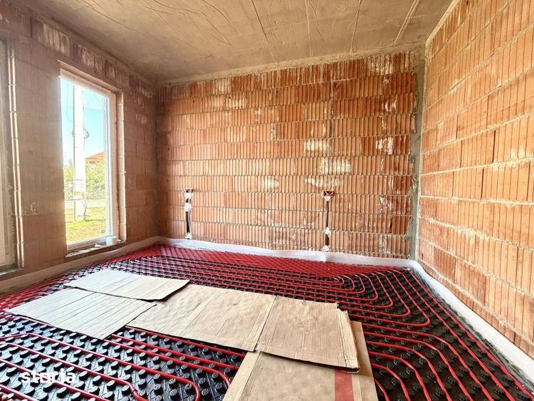Casă cu 4 camere cu Teren 310 Mp în Sânandrei