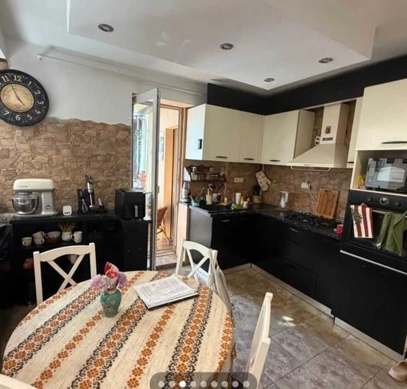 Apartament cu 4 camere decomandat în Central