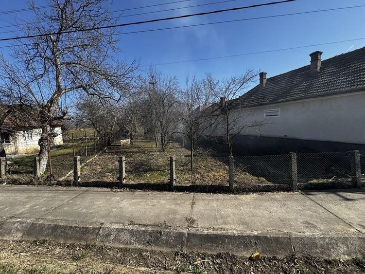 Casă cu 3 camere cu Teren 8000 Mp în Someș-Odorhei