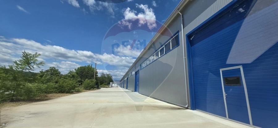 Spațiu industrial, de 9,618 mp, în Central