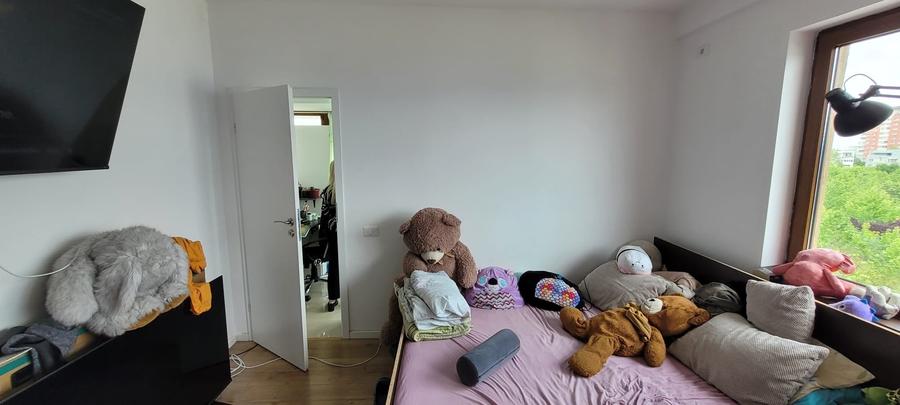 Apartament cu 4 camere decomandat în Drumul Taberei