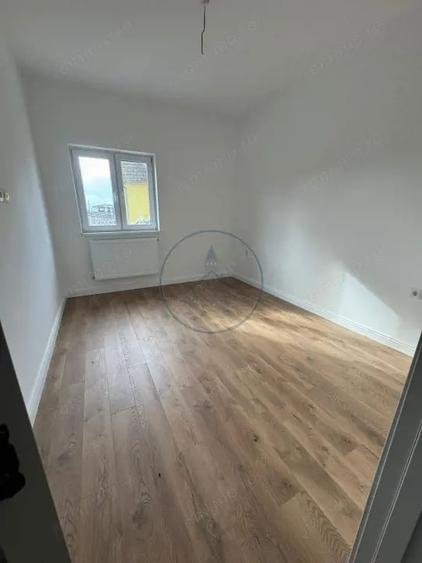 Apartament cu 3 camere decomandat în Sud