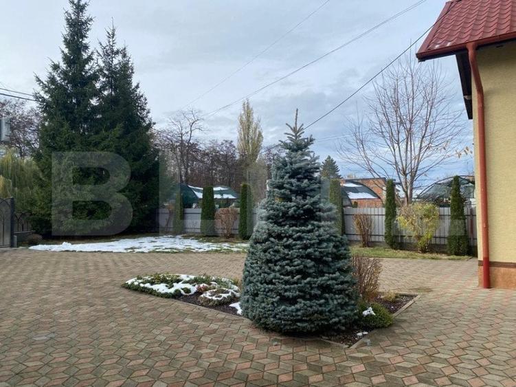 Casă individuală cu 4 camere cu Garaj în Exterior Nord