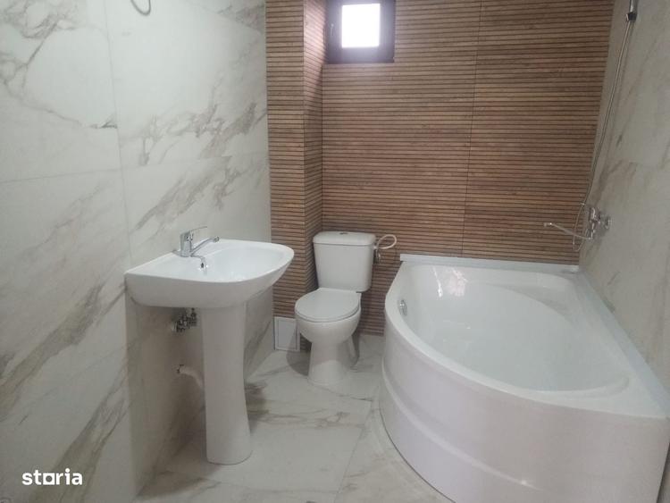 Casă cu 4 camere în Lumina