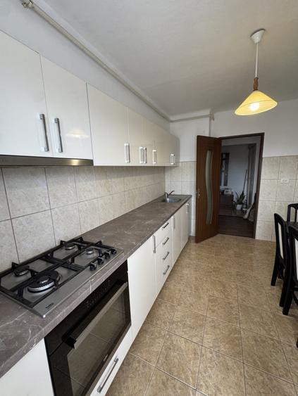 Apartament cu 2 camere decomandat, mobilat în Malu Roșu