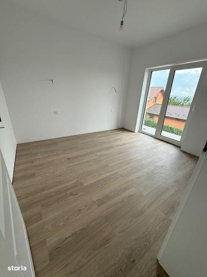 Casă cu 4 camere cu Teren 420 Mp în Valea Adâncă