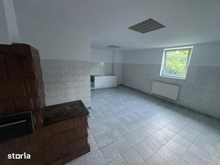 Casă cu 6 camere cu Teren 1054 Mp în Central