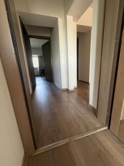 Apartament cu 4 camere semidecomandat în Unirii