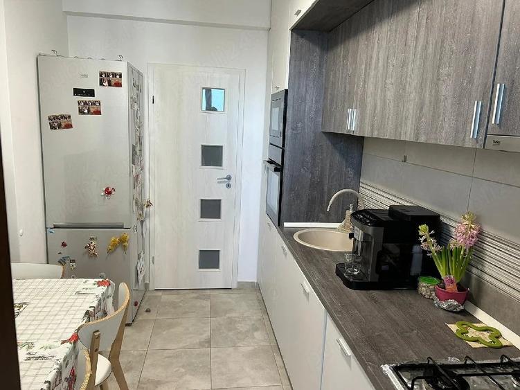 Apartament cu 4 camere decomandat, mobilat în Central