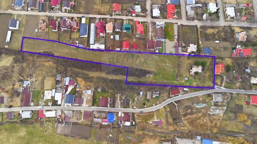Teren de 11254 mp, în Est