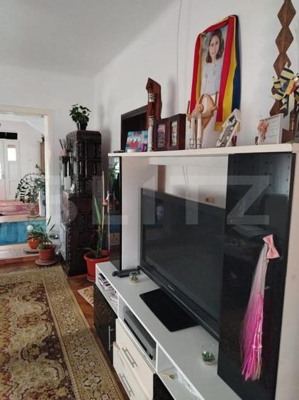 Casă individuală cu 6 camere cu Teren 3500 Mp în Florești