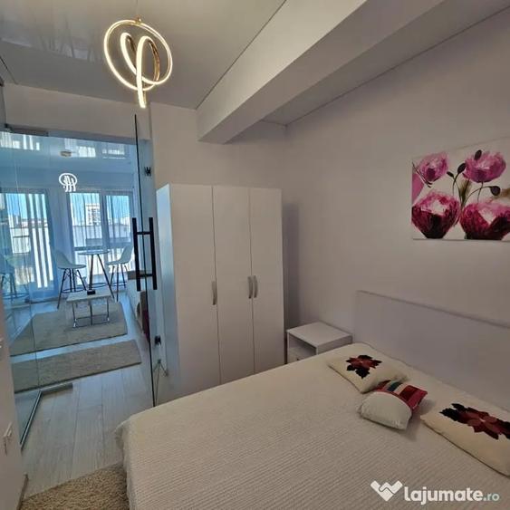 Apartament cu 2 camere semidecomandat în Universitate