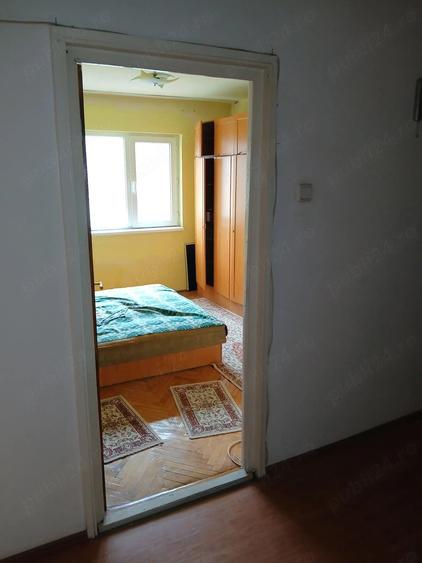 Apartament cu 3 camere decomandat în Petros