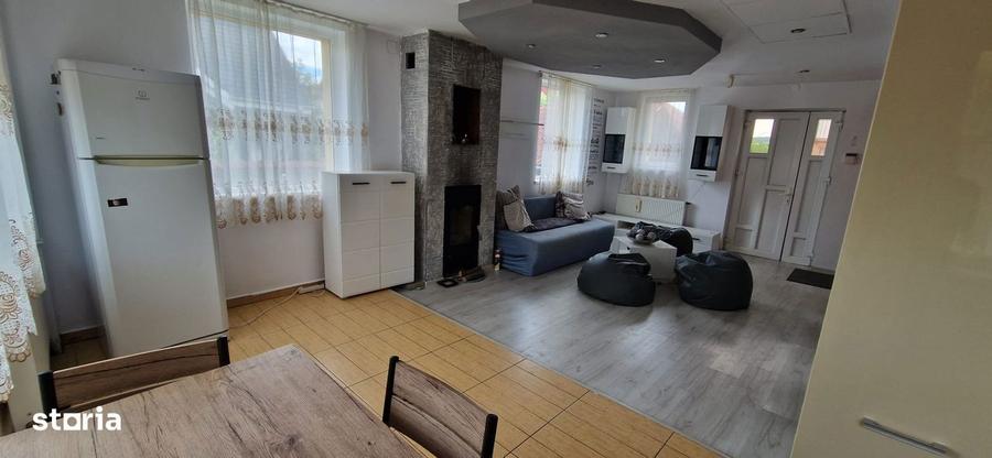 Casă cu 8 camere cu Teren 500 Mp în Șelimbăr
