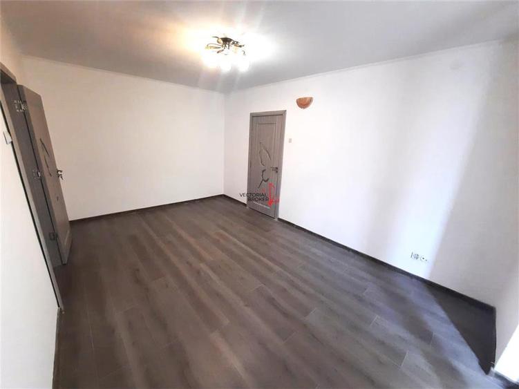 Apartament cu 2 camere semidecomandat în Basarabia