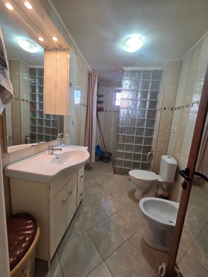 Apartament cu 3 camere decomandat în Obor
