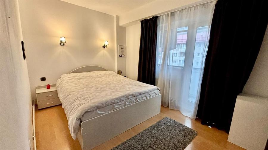 Apartament cu 4 camere decomandat, mobilat în Răcădău
