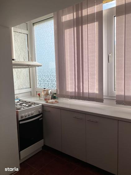 Apartament cu 3 camere decomandat în Tei