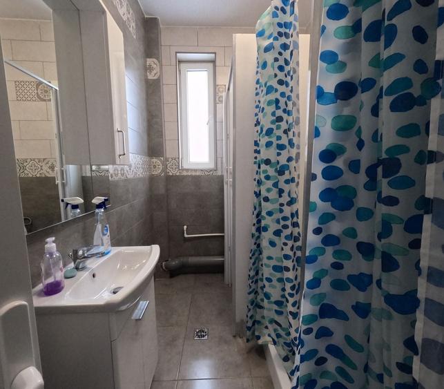 Casă individuală cu 9 camere cu Canalizare în Dacia