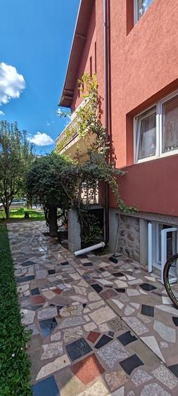 Casă individuală cu 5 camere cu Piscina în Curtea de Argeș