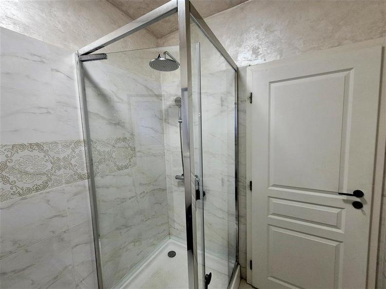 Casă cu 4 camere cu Teren 100 Mp în Bucium