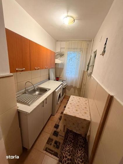 Apartament cu 2 camere semidecomandat în Tei