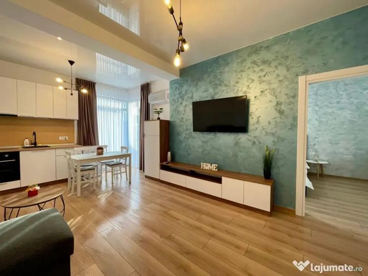 Apartament cu 3 camere semidecomandat în Nord