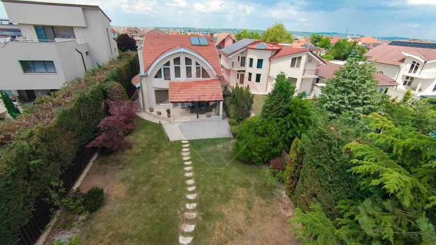 Casă individuală cu 5 camere cu Teren 1000 Mp în Sânmartin