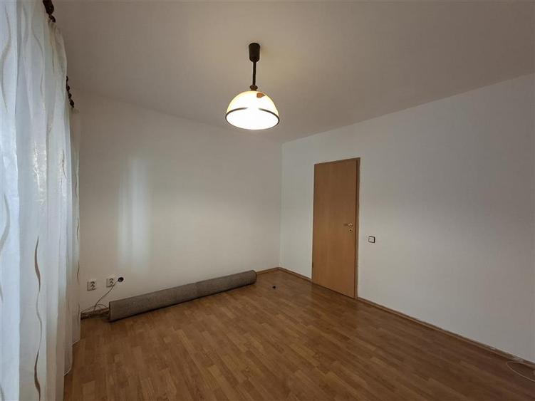 Apartament modern 4 camere 2 balcoane 2 bai garaj Zona Strand - 12