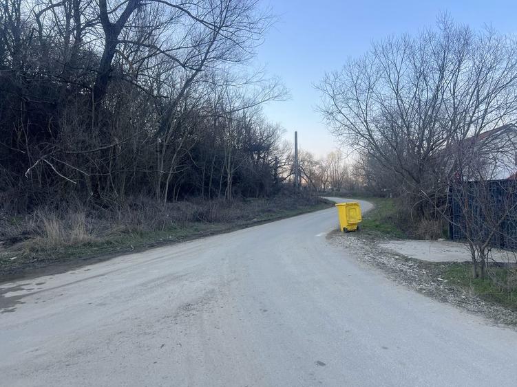 Vand teren 1.090 mp - Leamna de jos / Craiova , teren lipit de padure! - 2