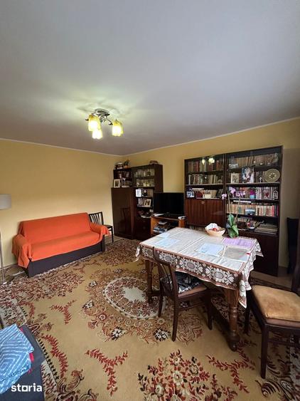 Apartament cu 4 camere decomandat în Sud