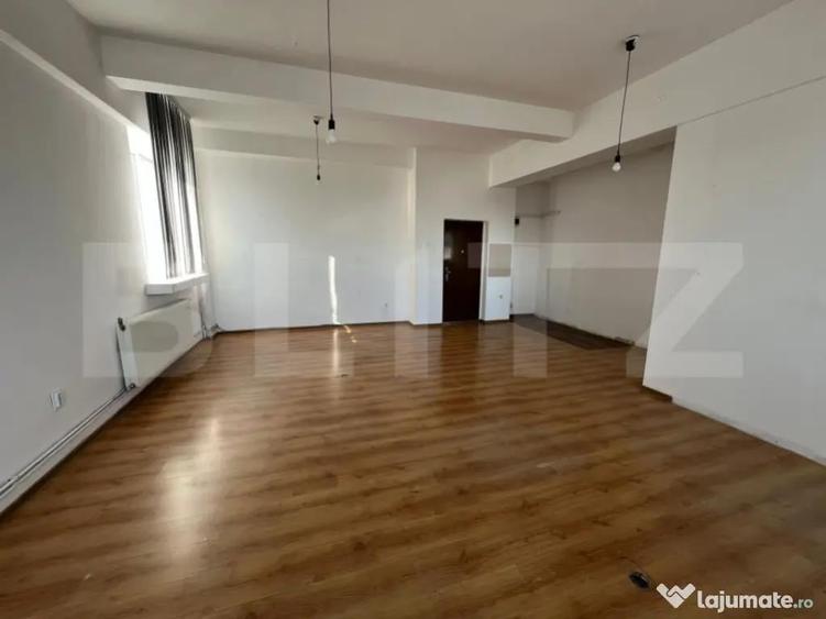 Spa?iu de birou, 55 mp, zona Pia?a 1 Mai - 4