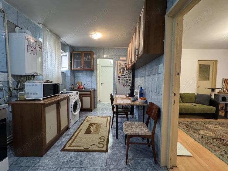 3 cam, bloc caramida, etaj 4 cu acoperis, str. Unirii - 14