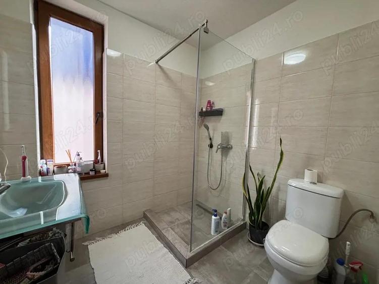 Jumatate de duplex, cu intrare separata ?i delimitare clara a spa?iilor, fara utilizari comune. - 1