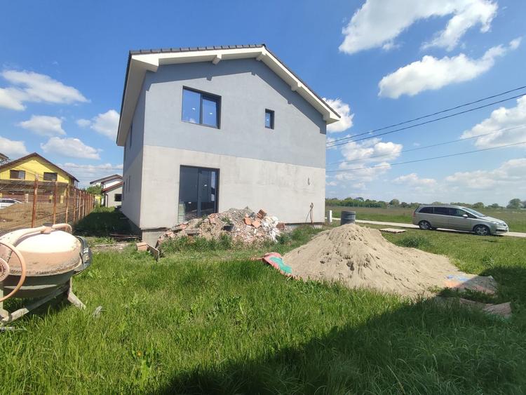 Duplex cu 4 camere cu Canalizare în Sânandrei
