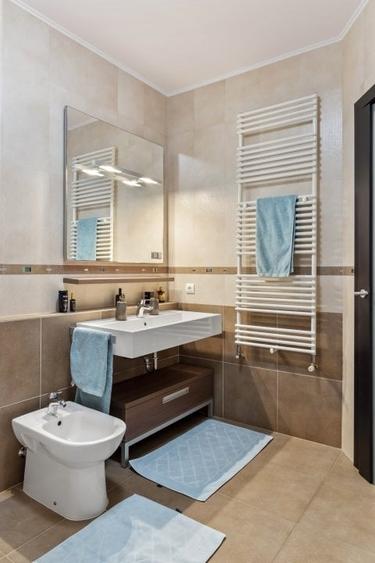Apartament cu 3 camere semidecomandat în Arcul de Triumf