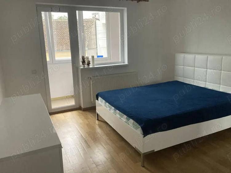 Inchiriez apartament 3 camere Str.Frunzei Sibiu - 1