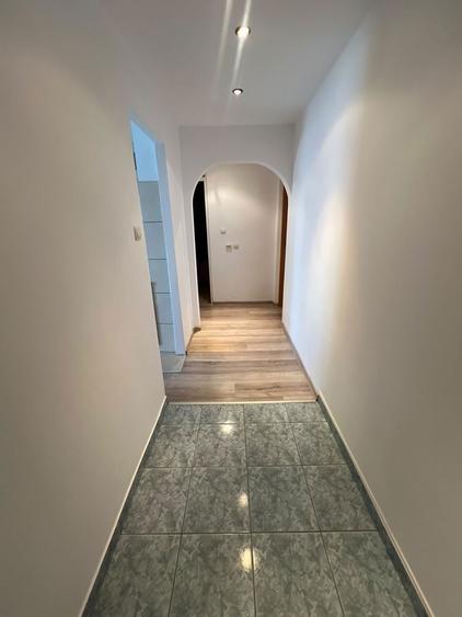 Apartament 2 dormitoare- spatios, zona centrala, etaj intermediar, cu parcare - 1