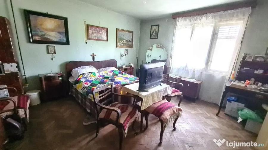 Casă cu 2 camere cu Teren 884 Mp în Pârneava
