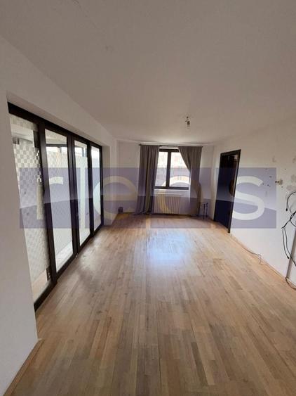 Apartament cu 4 camere decomandat, mobilat în Crângași