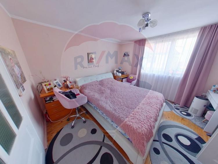 Casă cu 6 camere, DE VÂNZARE, str. Eroilor - 2