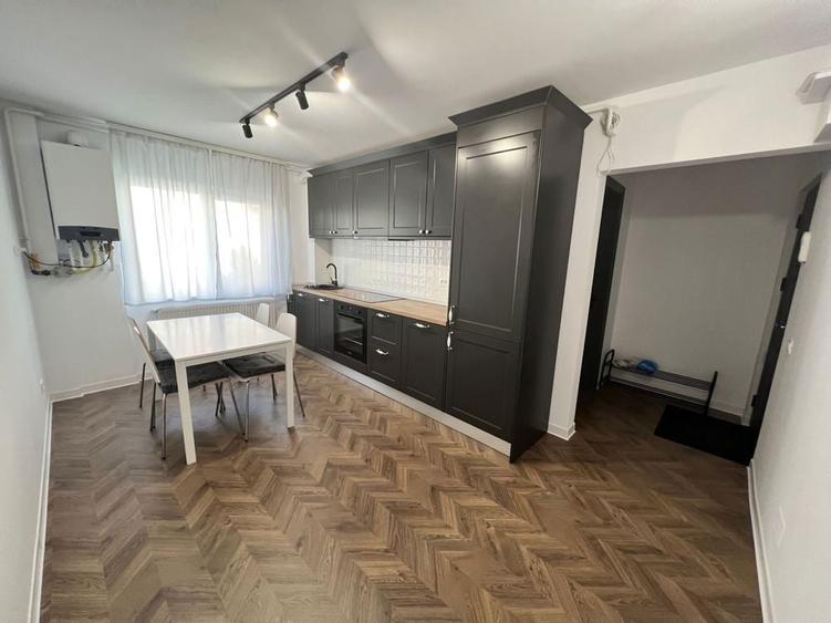 Apartament modern cu 3 camere de inchiriat, ultracentral - 1