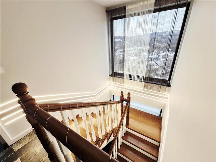 Casa de vanzare cu priveliste frumoasa - 6