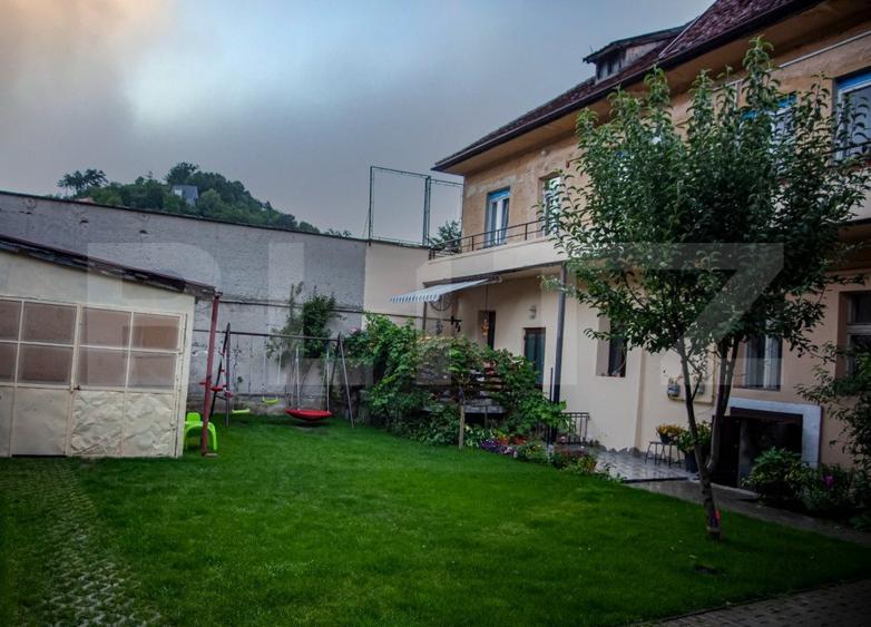 Apartament in vila, 80mp  loc parcare, mobilat, zona Centru Istoric 530 mp curte - 1
